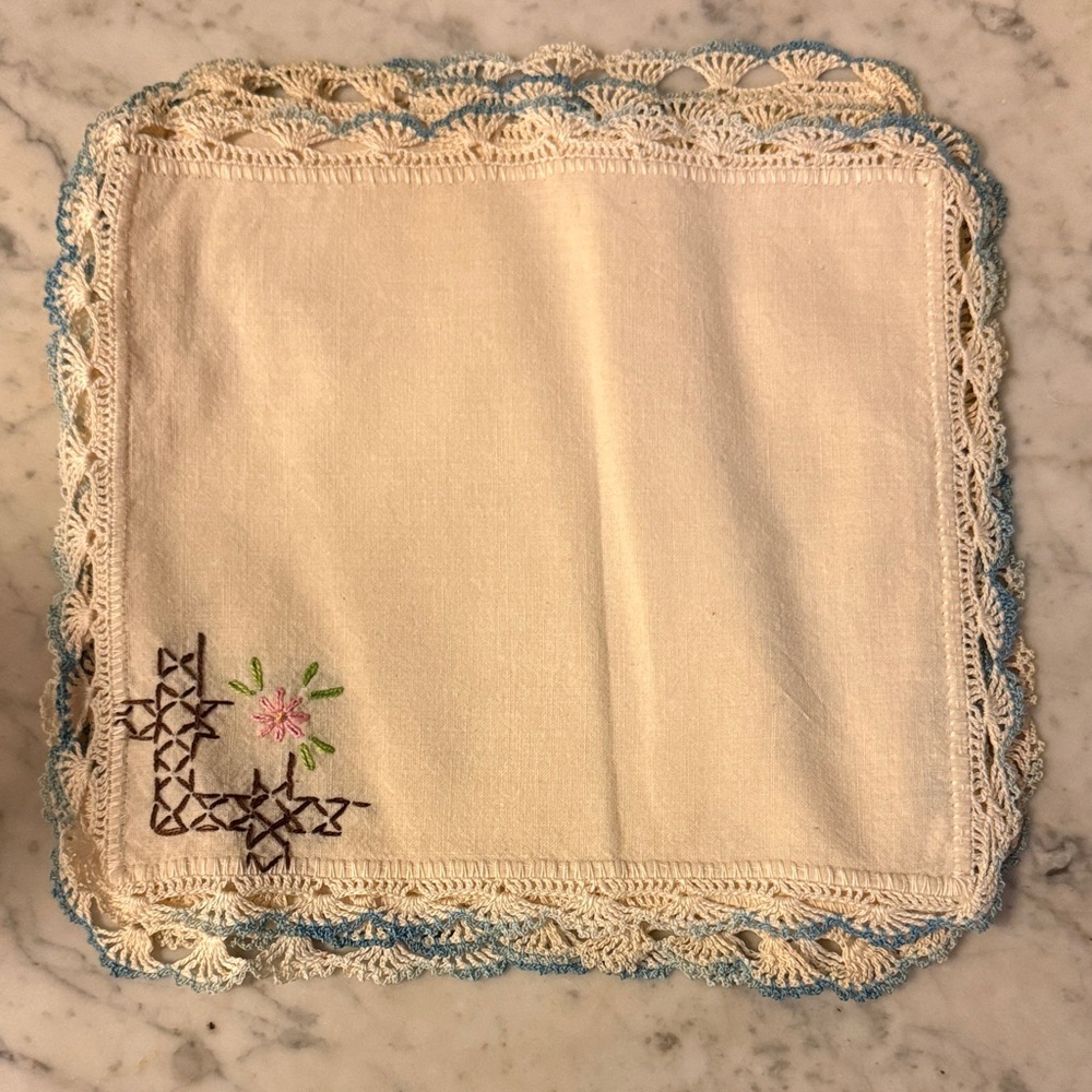 set of 4 vintage napkins